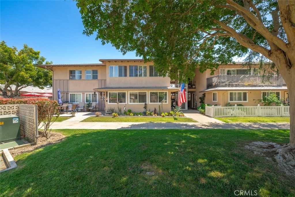 photo 2: 13060 Del Monte Drive, Seal Beach CA 90740