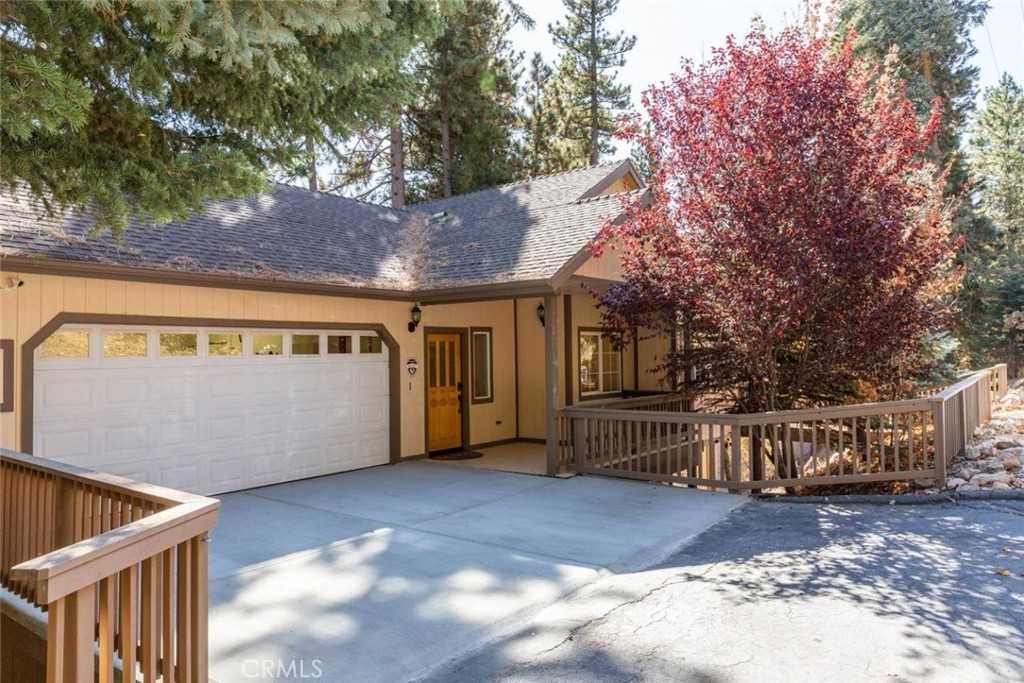 photo 2: 26601 Thunderbird Drive, Lake Arrowhead CA 92352