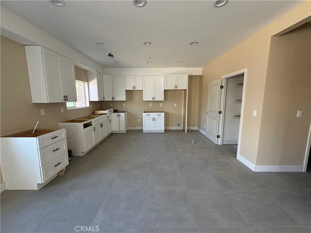 photo 2: 576 N Marvin Drive, San Bernardino CA 92410