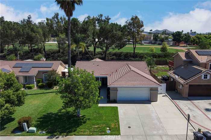 photo 1: 40589 Sunflower Road, Murrieta CA 92562