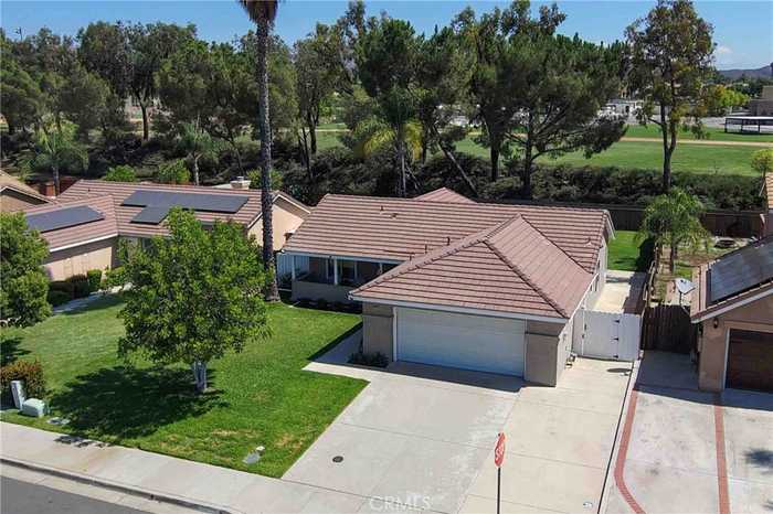 photo 2: 40589 Sunflower Road, Murrieta CA 92562