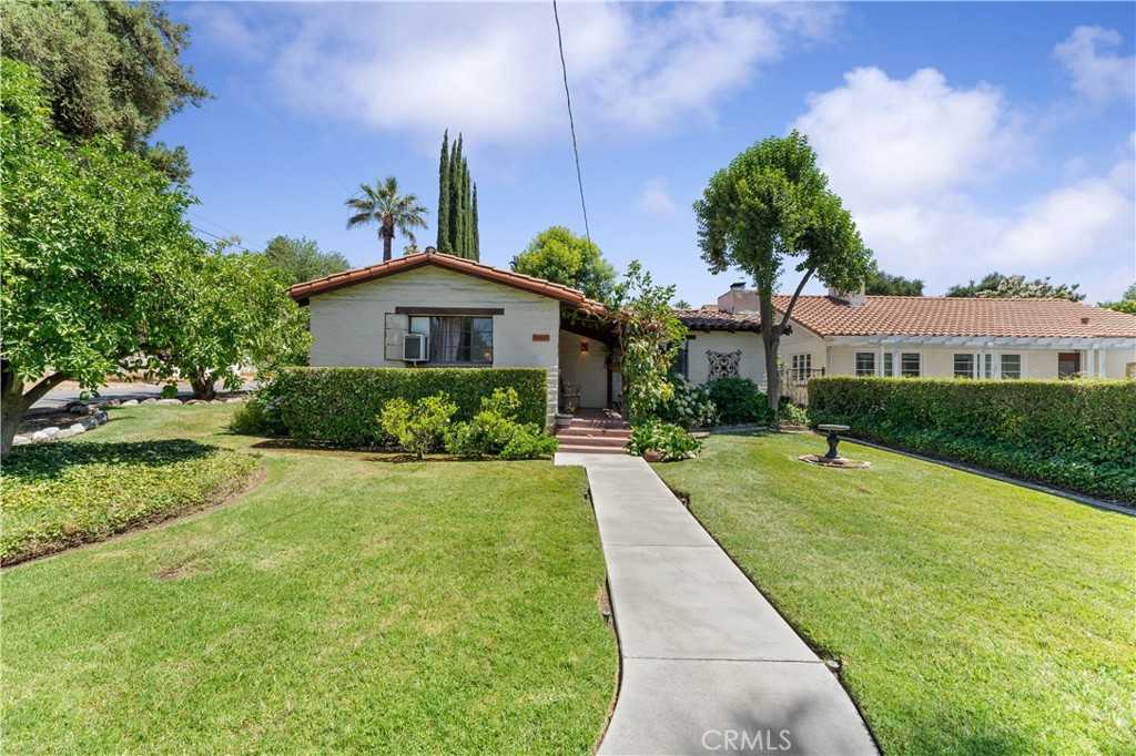 photo 3: 1001 Walnut Avenue, Redlands CA 92373