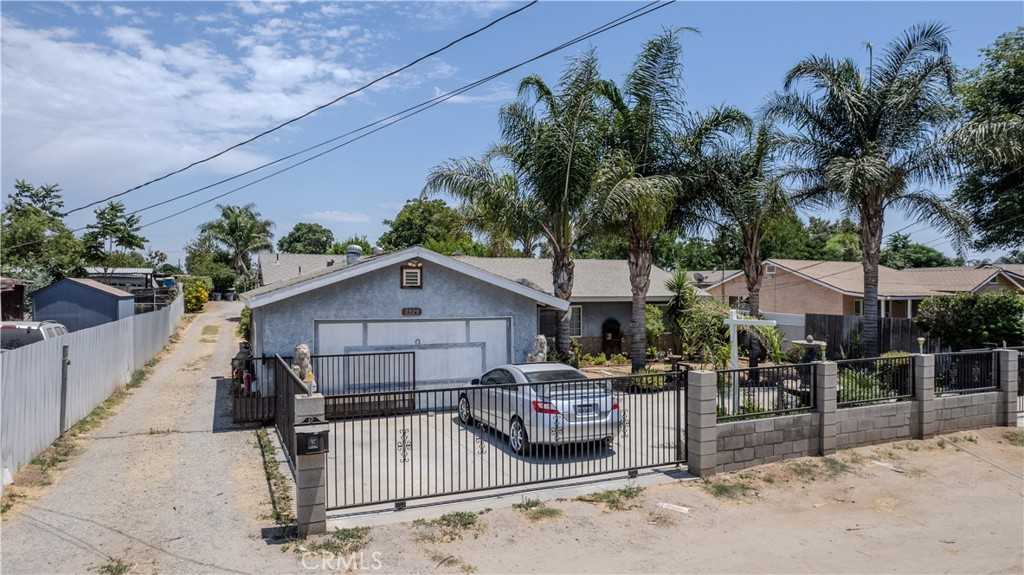 photo 2: 5920 Ridgeview Avenue, Jurupa Valley CA 91752