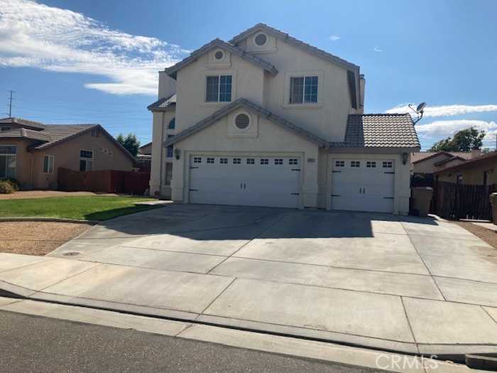 photo 2: 8952 Wedgewood Court, Hesperia CA 92344