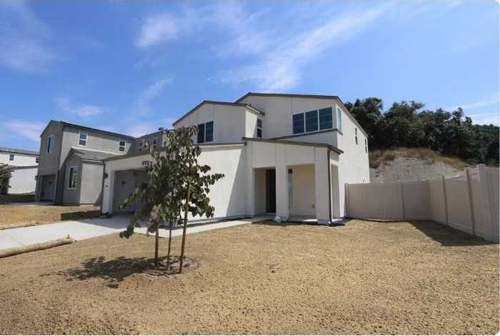 photo 2: 549 Meadowood St. Unit 302, Fallbrook CA 92028