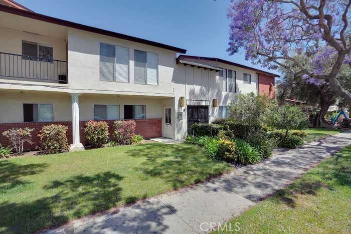 photo 1: 372 Freeman Avenue, Long Beach CA 90814