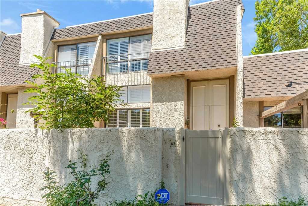 photo 1: 6201 Shoup Avenue Unit 67, Woodland Hills CA 91367