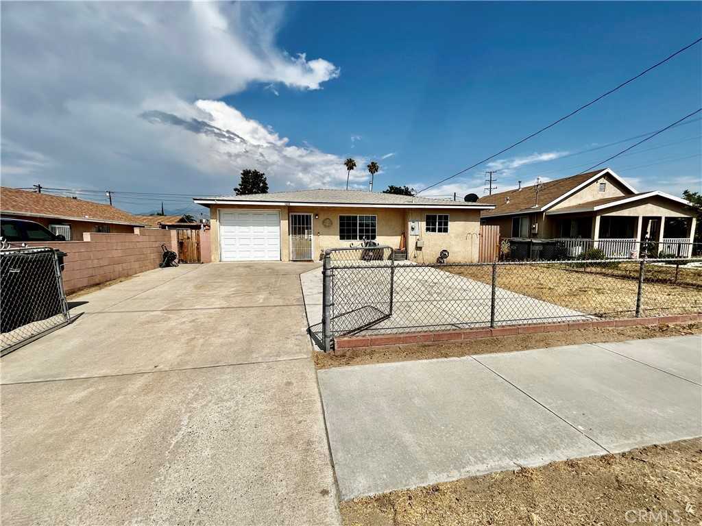 photo 2: 1614 Clay Street, Redlands CA 92374