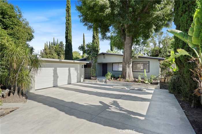 photo 2: 18244 Jovan Street, Tarzana CA 91335