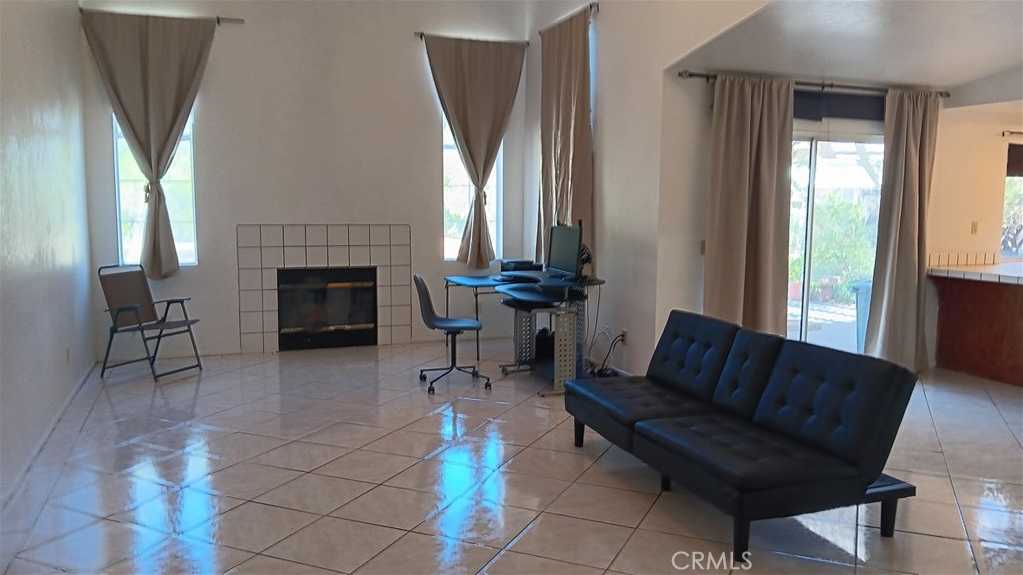 photo 3: 3759 Noll Drive, Palmdale CA 93550