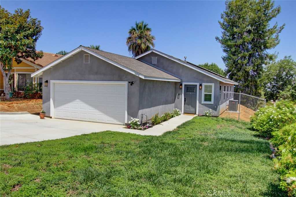 photo 1: 14458 Martin Place, Riverside CA 92503