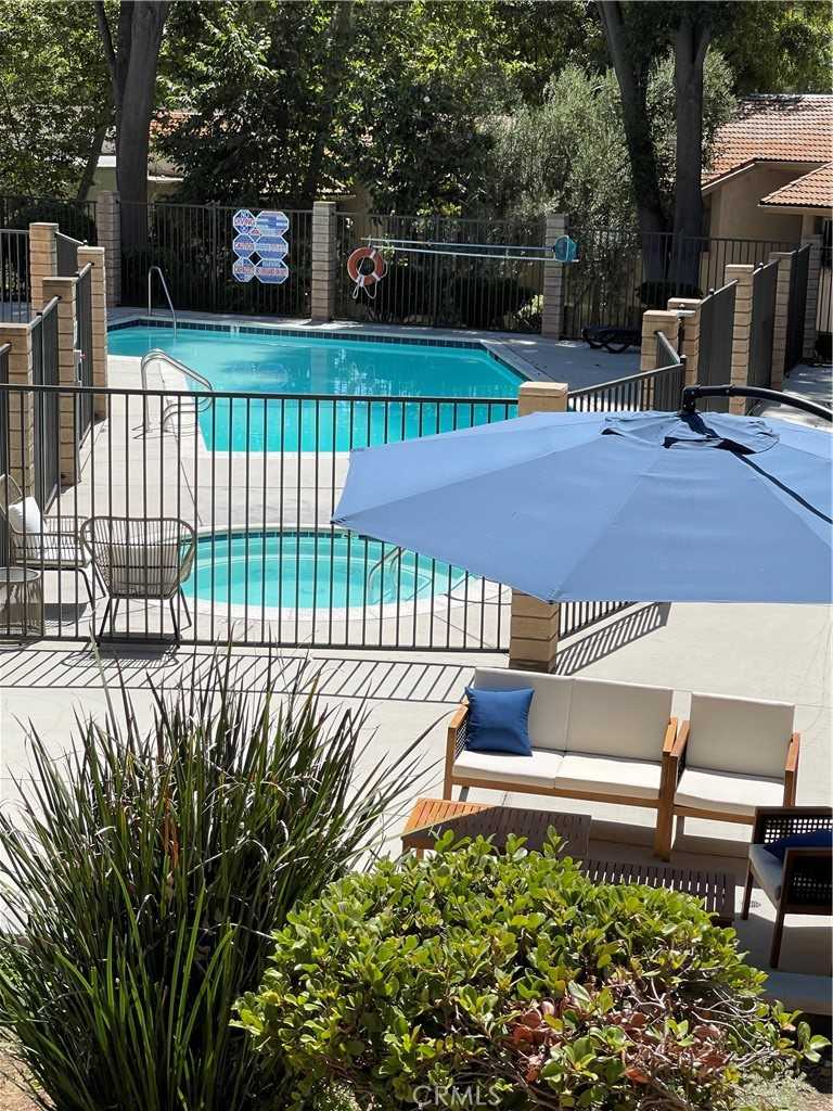 photo 3: 28947 Thousand  Oaks Blvd Unit 236, Agoura Hills CA 91301