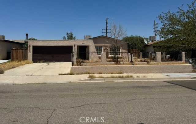 photo 1: 1013 Glacier Drive, Barstow CA 92311