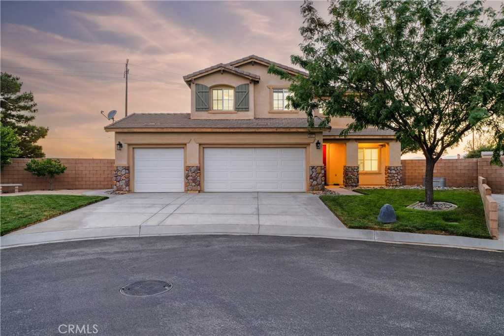 photo 1: 8851 Avoca Court, Lancaster CA 93536