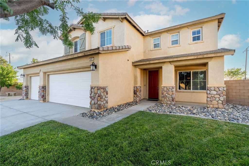 photo 2: 8851 Avoca Court, Lancaster CA 93536