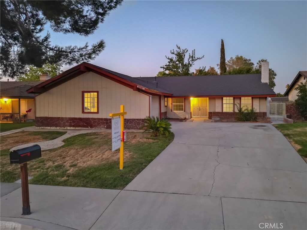 photo 1: 43116 Lemonwood Drive, Lancaster CA 93536