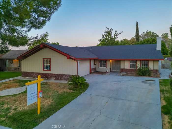 photo 1: 43116 Lemonwood Drive, Lancaster CA 93536