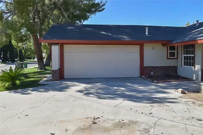 photo 2: 43116 Lemonwood Drive, Lancaster CA 93536