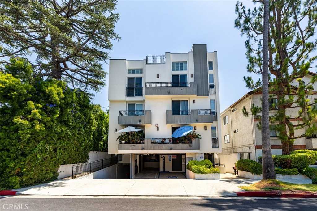 photo 1: 4374 Troost Avenue, Studio City CA 91604