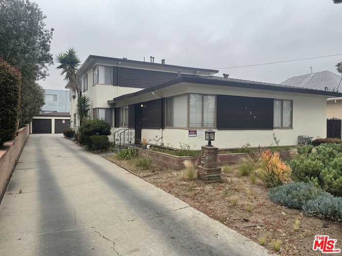 photo 1: 124 N Inglewood Avenue, Inglewood CA 90301