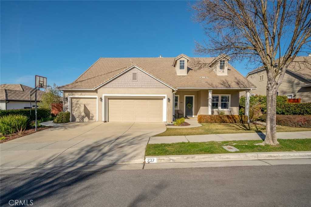 photo 1: 237 Silver Oak Drive, Paso Robles CA 93446