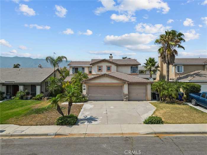 photo 1: 15400 Gatwick Avenue, Fontana CA 92336