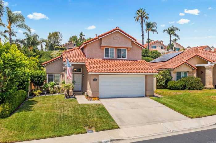 photo 1: 1733 Crystal Ridge Way, Vista CA 92081