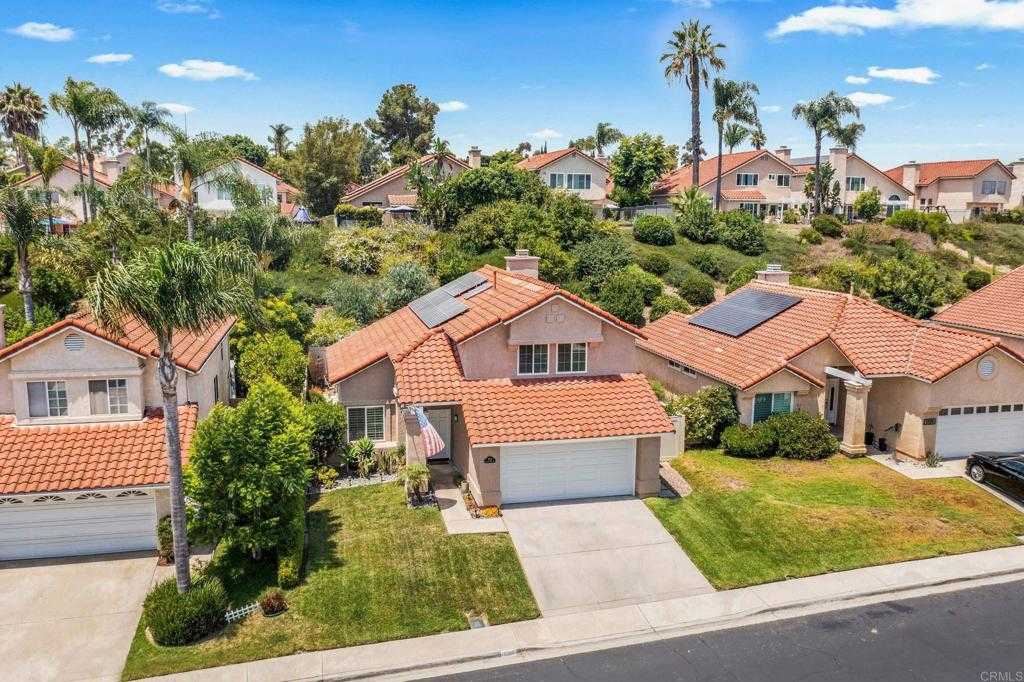 photo 2: 1733 Crystal Ridge Way, Vista CA 92081