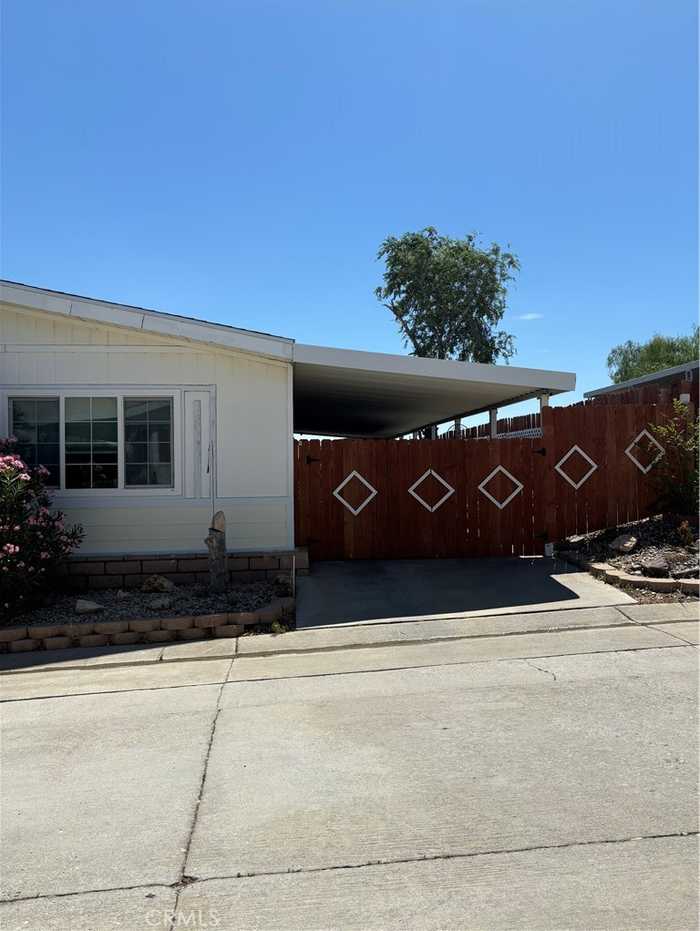 photo 2: 1030 E S Avenue, Palmdale CA 93550