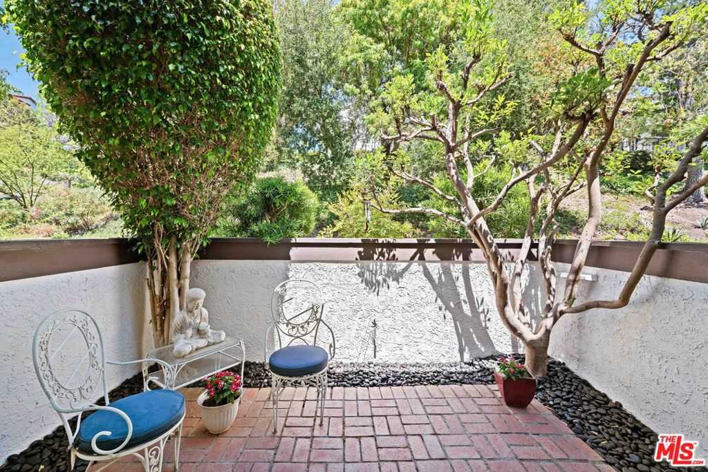 photo 3: 1622 Palisades Drive, Pacific Palisades CA 90272