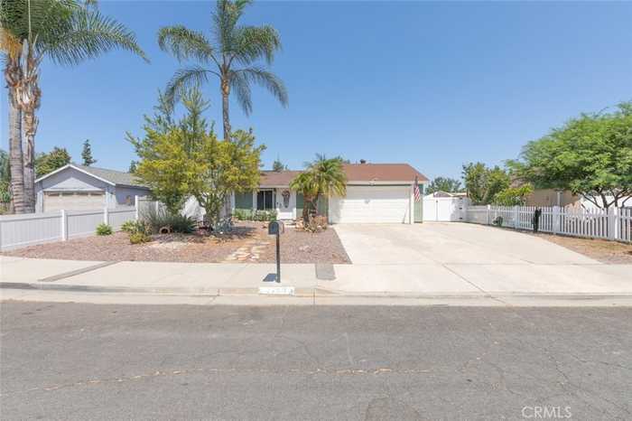 photo 2: 10753 Parliament Lane, Riverside CA 92503