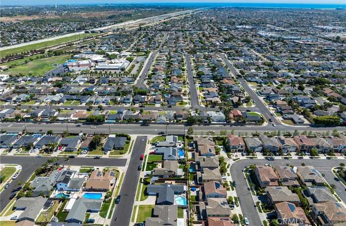 photo 33: 19431 Pitcairn Lane, Huntington Beach CA 92646