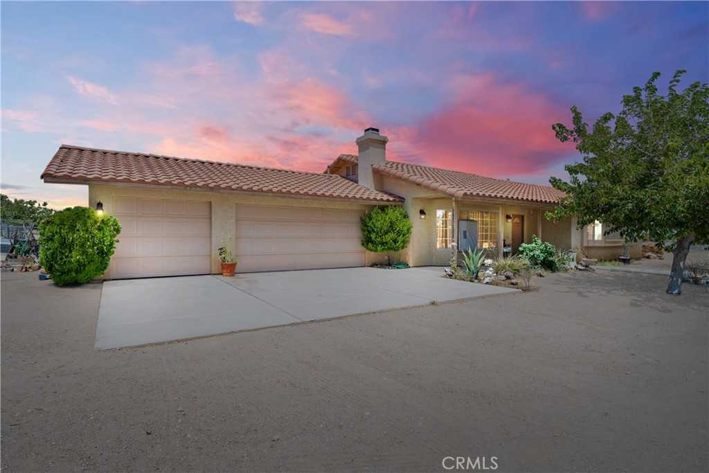 photo 2: 10174 Aster Road, Oak Hills CA 92344