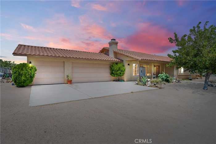 photo 2: 10174 Aster Road, Oak Hills CA 92344