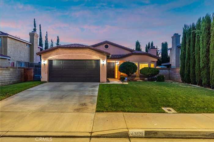 photo 1: 43831 Broadwater Avenue, Lancaster CA 93535