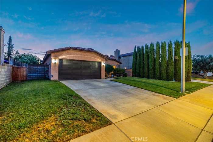 photo 2: 43831 Broadwater Avenue, Lancaster CA 93535