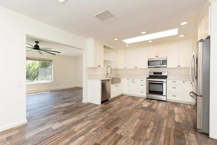 photo 2: 4804 Royal Greens Pl, San Diego CA 92117