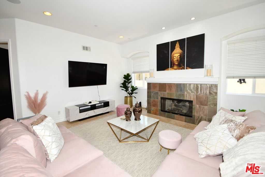 photo 3: 513 N Irena Avenue, Redondo Beach CA 90277