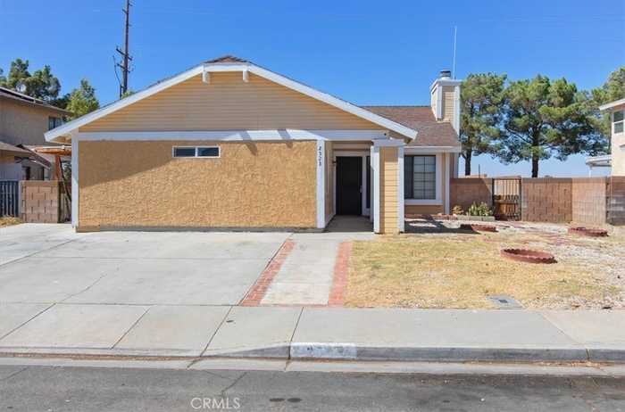 photo 1: 2523 Emerald Lane, Lancaster CA 93535