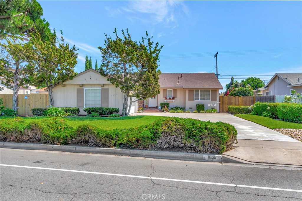 photo 2: 1852 W Chalet Avenue, Anaheim CA 92804