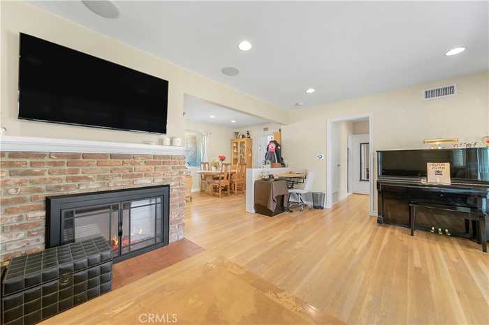 photo 2: 6203 Calvin Avenue, Tarzana CA 91335