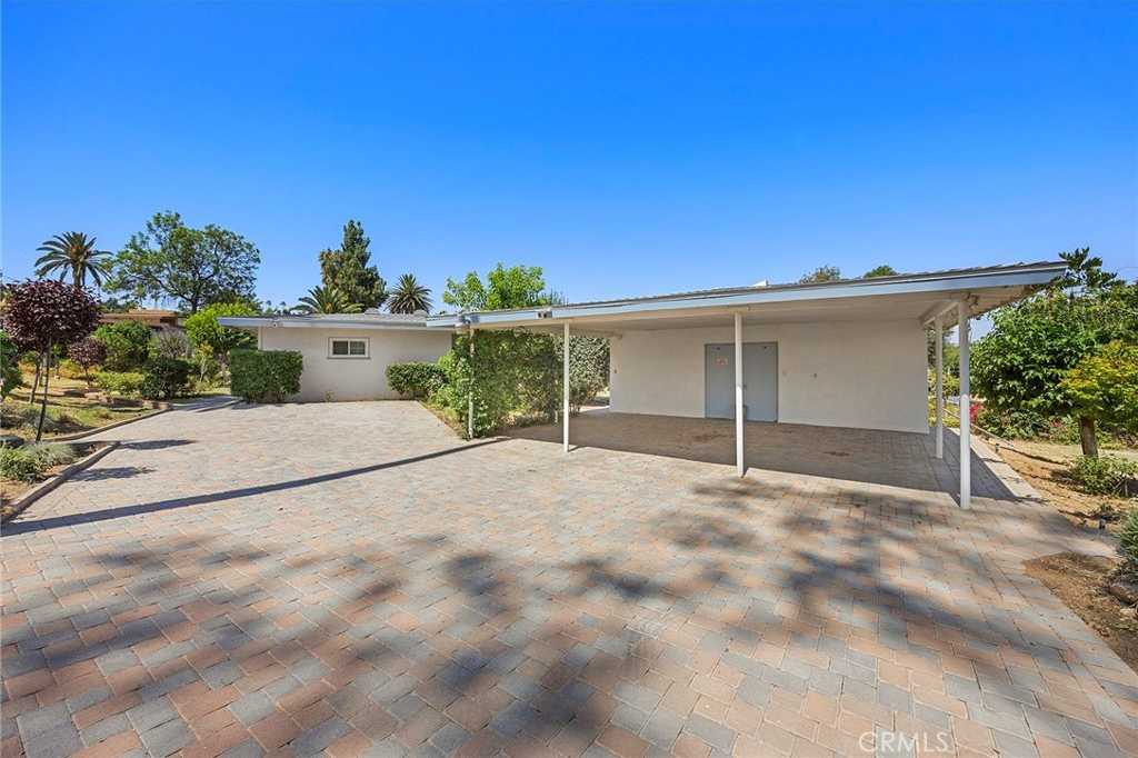 photo 3: 2976 Las Flores Avenue, Riverside CA 92503