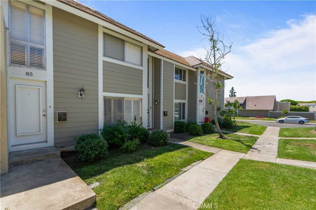 photo 1: 85 Oval Road Unit 3, Irvine CA 92604