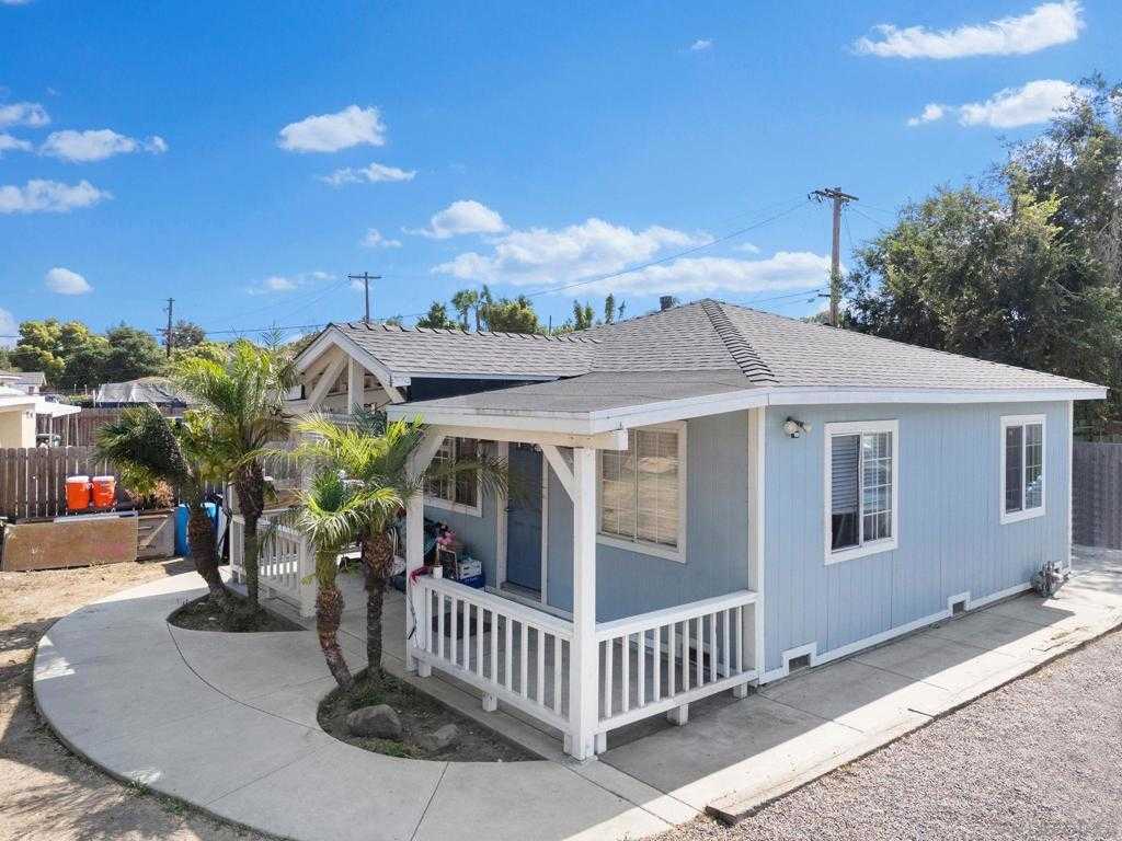 photo 3: 108 East Dr, Vista CA 92083