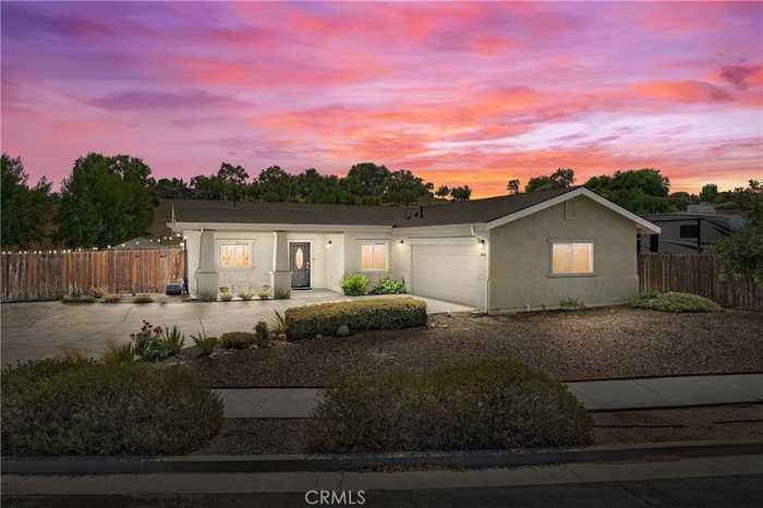 photo 1: 416 Montebello Oaks Drive, Paso Robles CA 93446