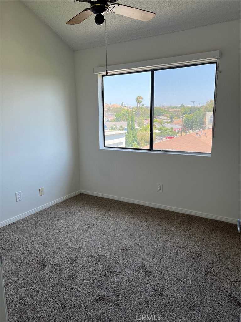 photo 3: 2332 E 17th Street Unit 318, Long Beach CA 90804