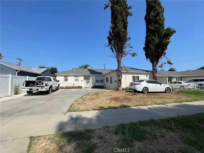 photo 2: 8012 Yarmouth Avenue, Reseda CA 91335