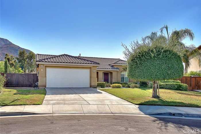 photo 1: 32917 Autumn Wood Circle, Lake Elsinore CA 92530