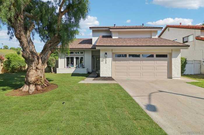 photo 1: 235 Cottingham Ct, Oceanside CA 92054