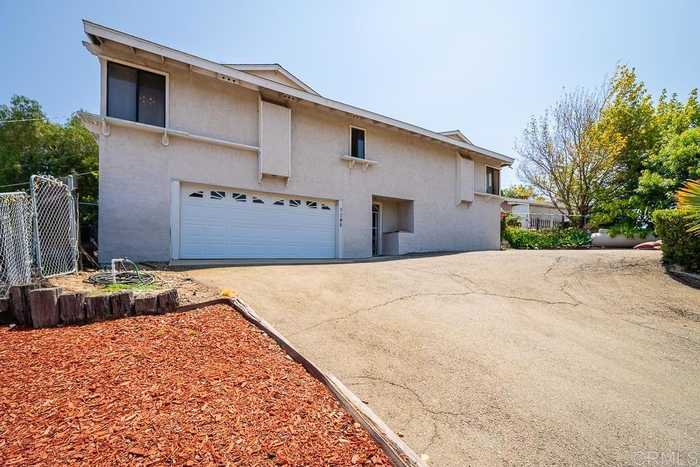 photo 1: 1145 Tower Place, Vista CA 92083